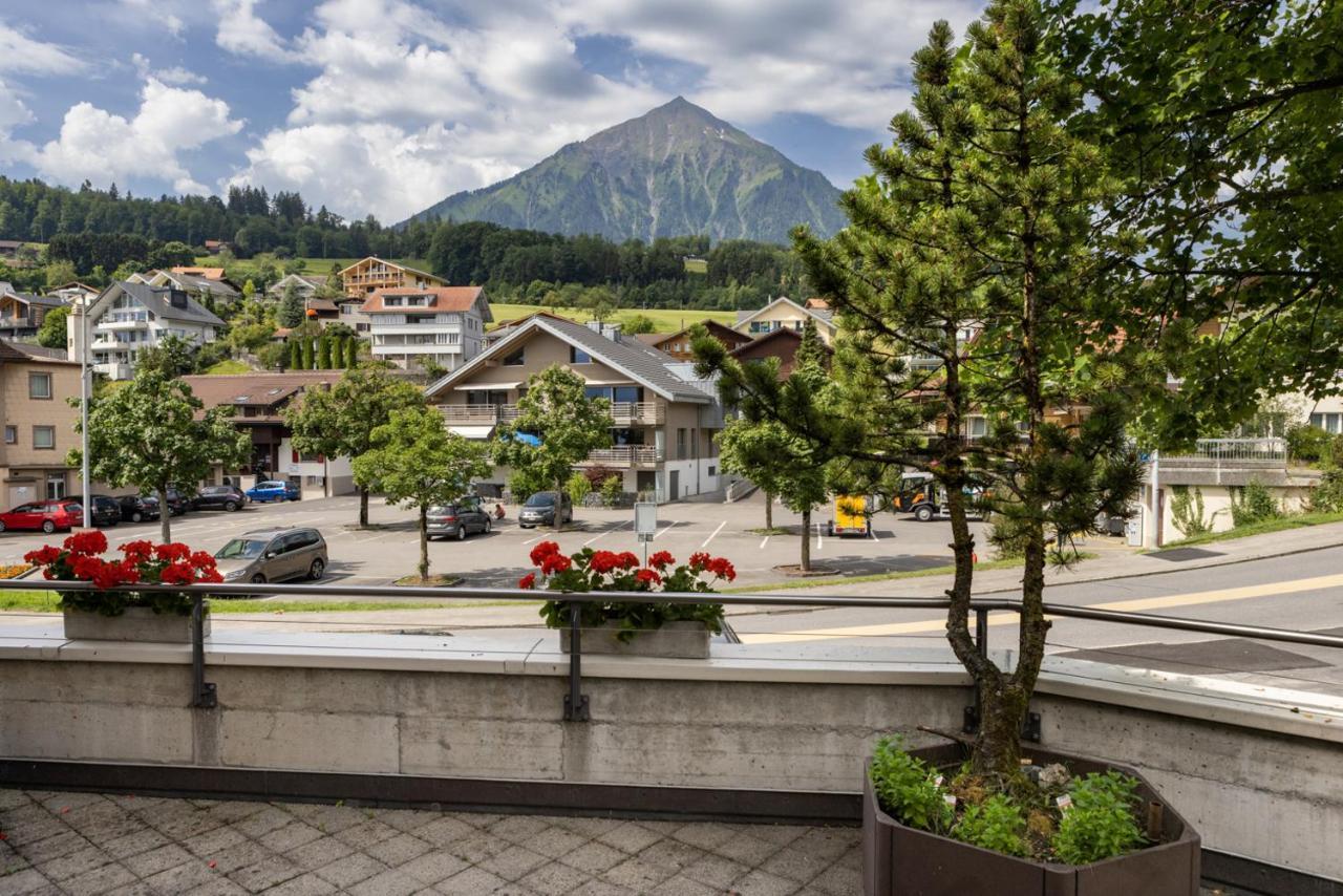 Strandhotel Seeblick Faulensee Exteriör bild