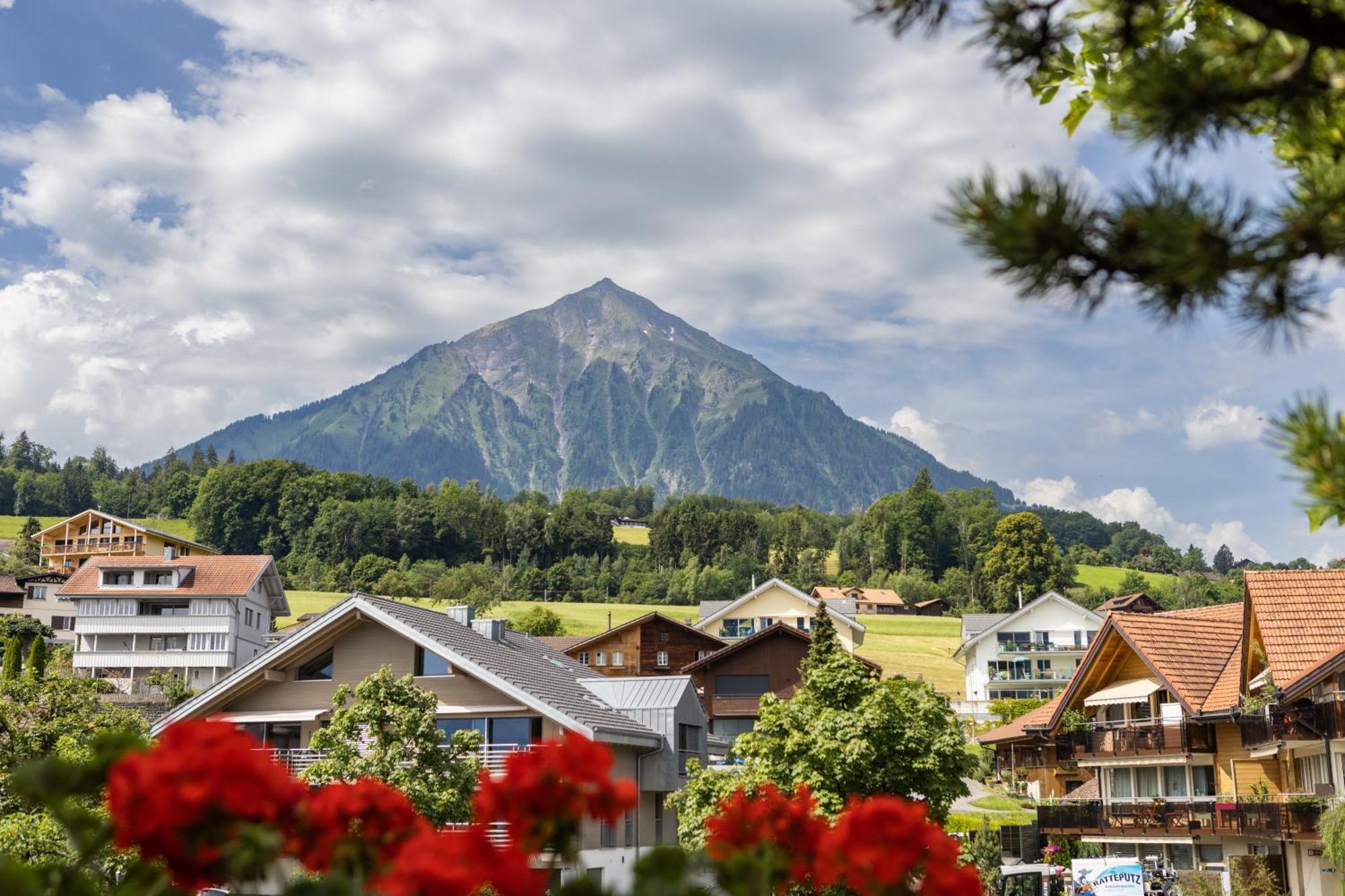 Strandhotel Seeblick Faulensee Exteriör bild